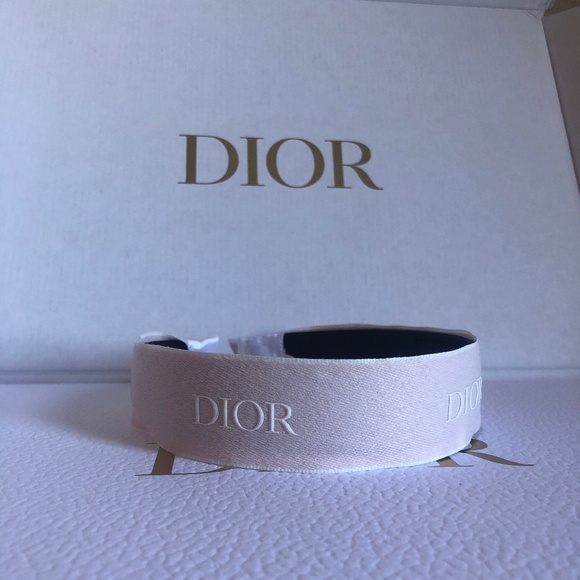 Handmade With Authentic Ribbon - Picture 1 of 5